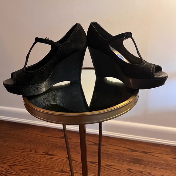 T-STRAP PEEP TOE WEDGES - Picture 6 of 9